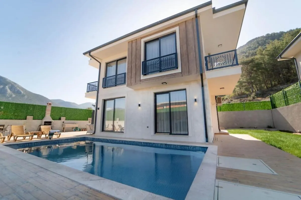 Doganin Icinde, Oezel Havuzlu, Bahceli Villa Fethiye 0*,