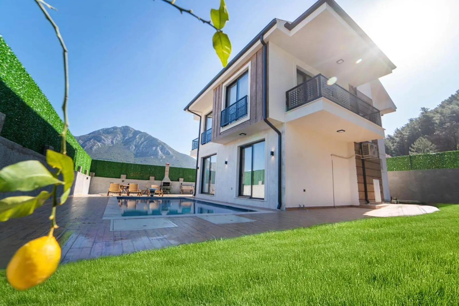 Doganin Icinde, Oezel Havuzlu, Bahceli Villa Fethiye