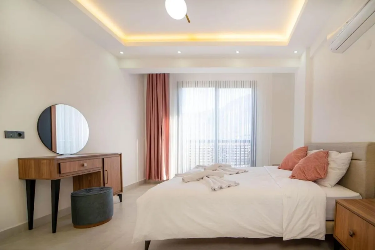 Doganin Icinde, Oezel Havuzlu, Bahceli Villa Fethiye