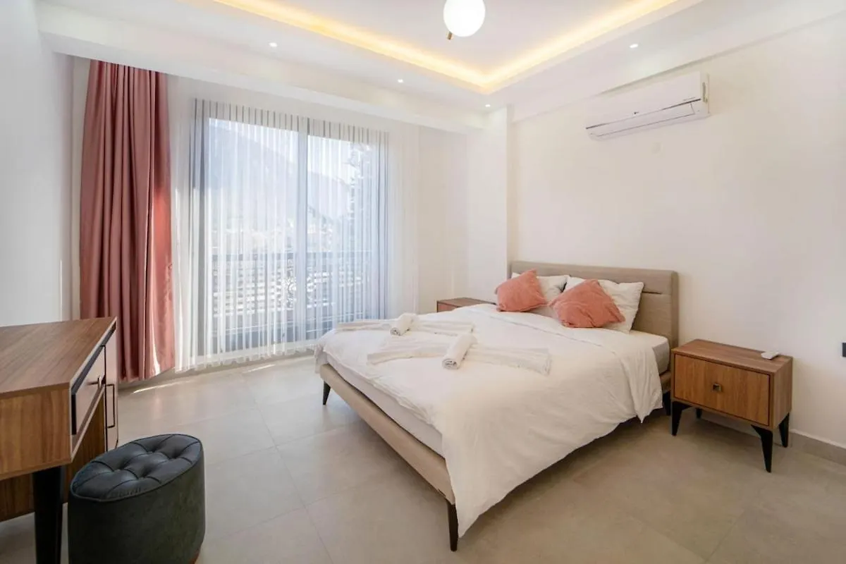 Doganin Icinde, Oezel Havuzlu, Bahceli Villa Fethiye