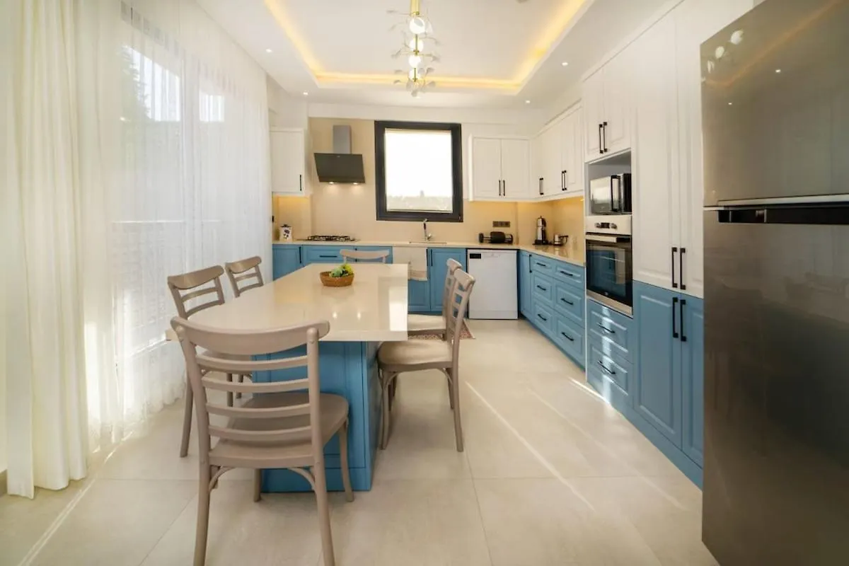 Doganin Icinde, Oezel Havuzlu, Bahceli Villa Fethiye