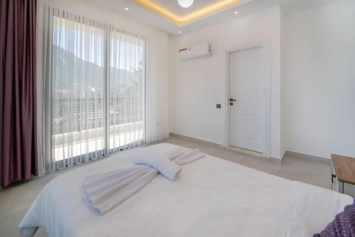 Doganin Icinde, Oezel Havuzlu, Bahceli Villa Fethiye