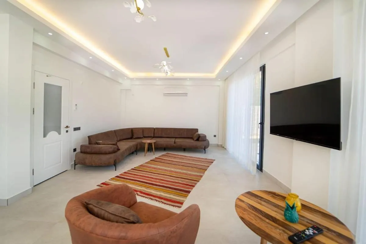 Doganin Icinde, Oezel Havuzlu, Bahceli Villa Fethiye 0*,